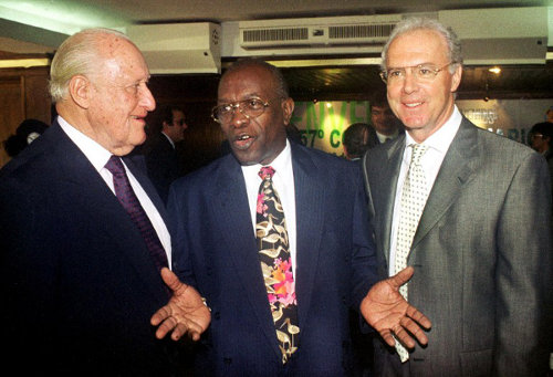 Photo: Ex-TTFA general secretary and CONCACAF president Jack Warner (centre) chats with then FIFA president Joao Havelange (left) and former Germany World Cup coach and captain Franz Beckenbauer. (Copyright AFP 2014)