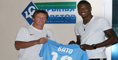 Photo: Trinidad and Tobago defender Sheldon Bateau signs for FC Krylia Sovetov in the Russian top flight.