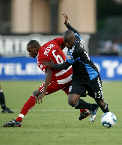 Photo: San Jose Earthquakes striker Cornell Glen (right) outfoxes FC Dallas defender Jackson Goncalves during MLS action on September 11, 2010 in Santa Clara, California. (Copyright Ezra Shaw/AFP 2015)