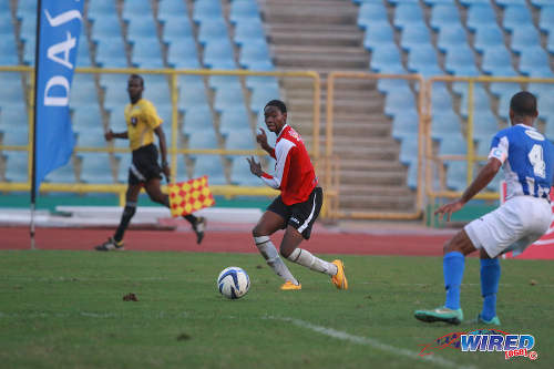 Photo: St Anthony's College winger Kathon St Hillaire (left) crosses beyond St Mary's College defender Jerome Dempster-Babb during the 2015 North Zone Intercol final at the Hasely Crawford Stadium. (Courtesy Nicholas Bhajan/Wired868)