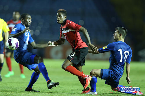 Photo: Trinidad and Tobago midfielder Joevin Jones (centre) slips past Guatemala defenders Dennis Lopez (left) and Stefano Cincotta during 2018 World Cup qualifying action in Guatemala on 13 November 2015. The Soca Warriors won 2-1. (Courtesy Allan V Crane/Wired868)