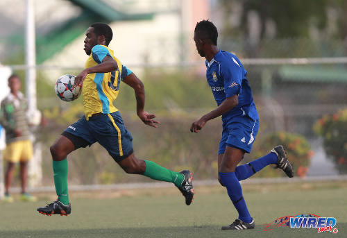 Photo: Club Sando Moruga striker Nigel John (left) sprints away from FC Santa Rosa defender Alfie James during 2015/16 CNG National Super League (NSL) Premiership Division action at the Marvin Lee Stadium in Macoya. (Courtesy Nicholas Bhajan/Wired868)