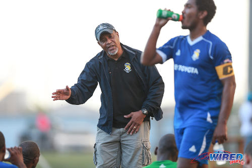 Photo: FC Santa Rosa coach Keith Look Loy (centre) talks to his players at halftime while captain Jovan Rochford (right) has a drink of water during 2015/16 CNG National Super League (NSL) Premiership Division action against Club Sando Moruga at the Marvin Lee Stadium in Macoya. (Courtesy Nicholas Bhajan/Wired868)