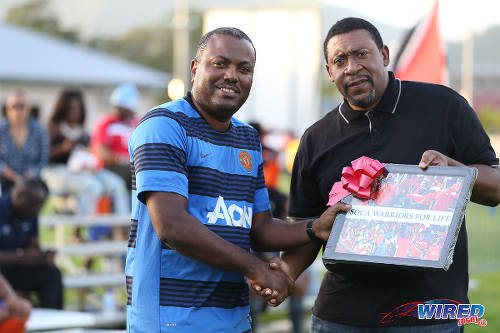 Photo: Trinidad and Tobago Football Association (TTFA) president David John-Williams (right) presents a Wired868 token of appreciation to "Soca Warriors" supporter Peter Cumberbatch during the 4th Annual Wired868 Football Festival at UWI SPEC Grounds, St Augustine on Saturday 2 January 2016. (Courtesy Allan V Crane/CA-images/Wired868)