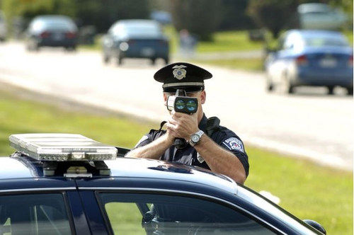 Photo: A USA lawman uses a speed gun.