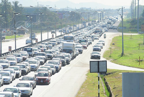 Photo: A file photo of vehicular traffic heading into Port of Spain. (Courtesy Nation News)