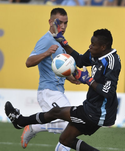 Photo: Trinidad and Tobago National Under-23 goalkeeper Javon Sample (right) denies Uruguay attacker Junior Arias during the Pan American Games in Hamilton, Canada, on 13 July 2015.  (Copyright AFP 2016/Omar Torres)