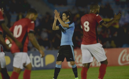 Photo: Uruguay star striker Edinson Cavani (centre) applauds the crowd after his goal against Trinidad and Tobago during friendly international action at the Centenario Stadium in Montevideo on 27 May 2016. Cavani scored twice as Uruguay won 3-1. (Copyright Miguel Rojo/AFP 2016)