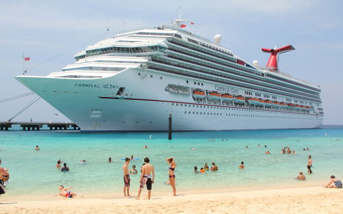 Photo: A cruise ship brings tourists to the Caribbean.