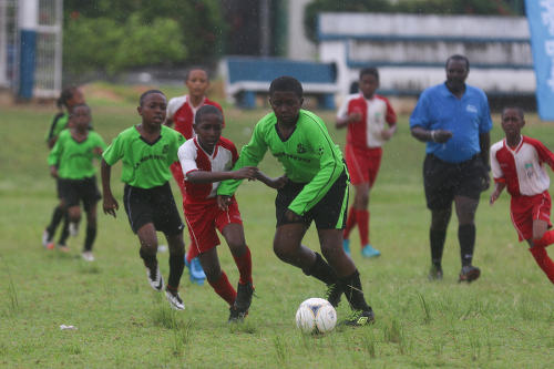 Photo: Action between San Juan Jabloteh (red and white shirts) and La Horquetta XF in the Republic Bank National Youth League Under-12 division on 11 June 2016. (Courtesy Chevaughn Christopher/All Sport)