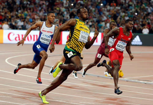 Photo: USA sprinter Justin Gatlin (right) tries unsuccessfully to catch Jamaica's Usain Bolt at the 1998 Olympics. (Copyright Japan Times)