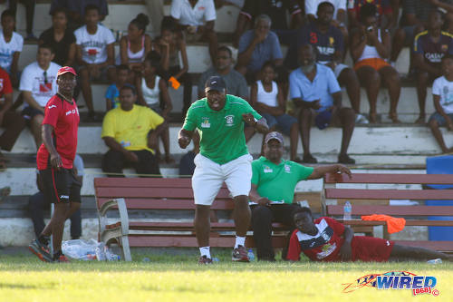 Photo: Fyzabad Secondary coach Anthony Rougier (centre) gets behind his team during SSFL Premier Division action against St Anthony's College on 24 September 2016 at Fyzabad. (Courtesy Chevaughn Christopher/Wired868)