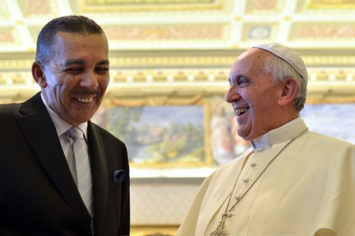 Photo: Pope Francis welcomes Trinidad and Tobago President Anthony Carmona (left) during a private audience on 6 July 2013 at the Vatican. (Copyright AFP 2016/Gabriel Bouys)