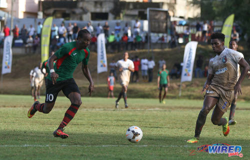 Photo: San Juan Jabloteh winger Tyrone Charles (left) prepares to fly past Morvant Caledonia defender Seon Thomas en route to his club's third goal during Pro League action at the Morvant Recreation Ground on 16 October 2016. (Courtesy Sean Morrison/Wired868)