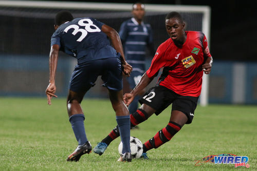 Photo: San Juan Jabloteh midfielder Kion Joseph (right) tries to dribble past Police FC defender Nequan Caruth during Pro League at the Ato Boldon Stadium on 1 November 2016. Jabloteh won 3-2. (Courtesy Chevaughn Christopher/Wired868)