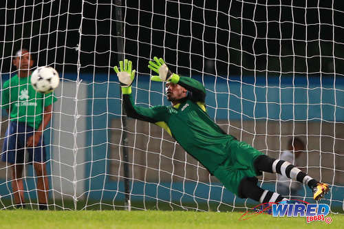 Photo: Ma Pau Stars goalkeeper Glenroy Samuel dives to deny a penalty from Police FC attacker Christon Thomas in the First Citizens Cup semifinal on 27 November 2016. (Courtesy Allan V Crane/Wired868)