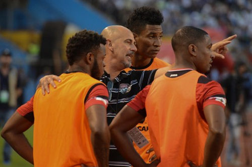 Photo: Trinidad and Tobago coach Stephen Hart (centre) gives instructions to substitutes (from right) Andre Boucaud, Willis Plaza and Jomal Williams during their 2018 FIFA World Cup qualifier against Honduras in San Pedro Sula, Honduras on 15 November 2016. (Copyright AFP 2016/Orlando Sierra)