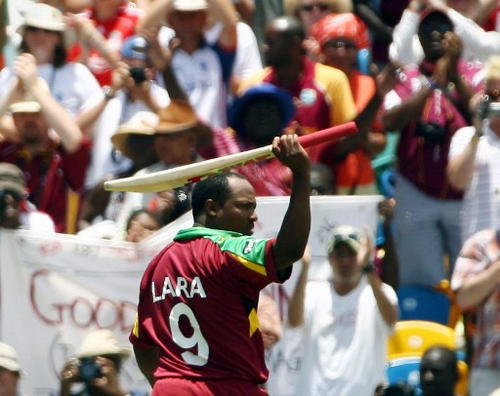 West Indies Captain Brian Lara (centre) walks off the field after being run out against England during the Super-Eight ICC World Cup cricket match at the Kensington Oval in Bridgetown, Barbados on 21 April 2007. Lara scored 18 runs in his final international cricket match. (Copyright AFP 2017/Adrian Dennis)