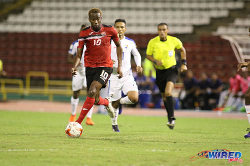 Photo: Trinidad and Tobago midfielder Kevin Molino weighs up his options during 2018 World Cup qualifying action against Panama at the Hasely Crawford Stadium on 24 March 2017. (Courtesy Chevaughn Christopher/Wired868)